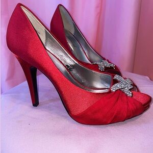 Lulu Townsend Red Satin Rhinestone Peep Toe Heels Size 8 Women’s Elegant Pumps